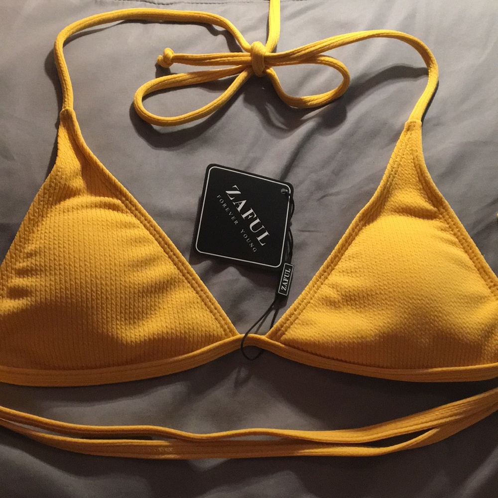 Brand new bikini top and cheeky bottoms
